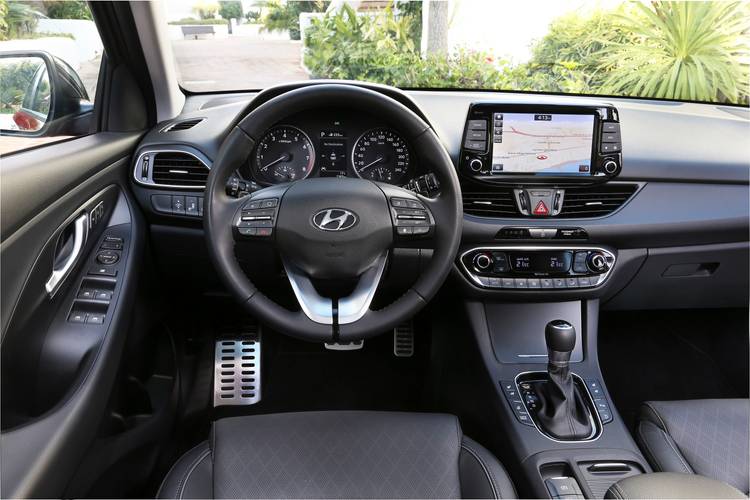 Hyundai i30 PD 2017 intérieur