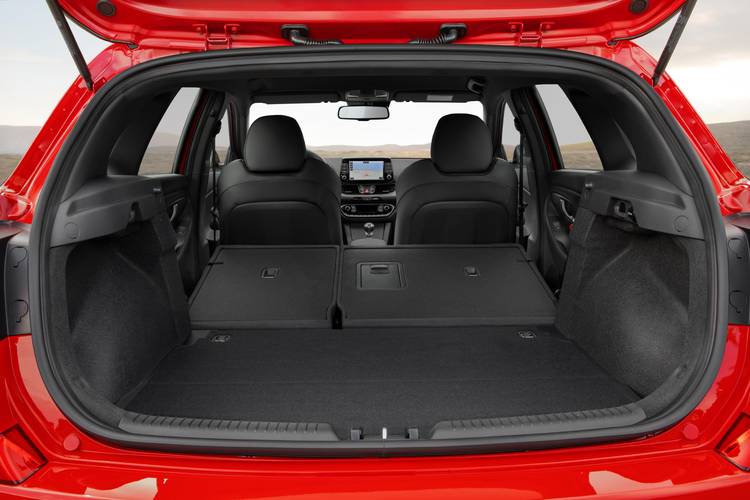 Hyundai i30 N-Line PD facelift 2018 plegados los asientos traseros