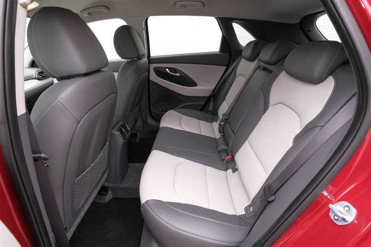 Hyundai i30 PD facelift 2020 asientos traseros
