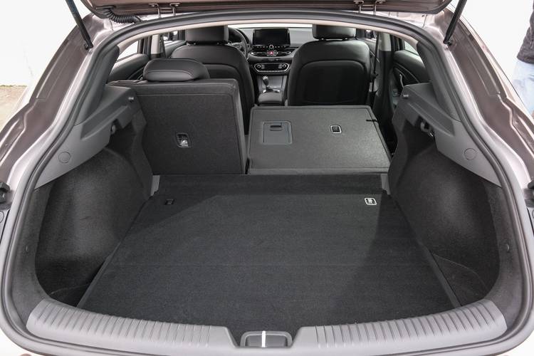 Hyundai i30 PD Fastback facelift 2020 sièges arrière rabattus