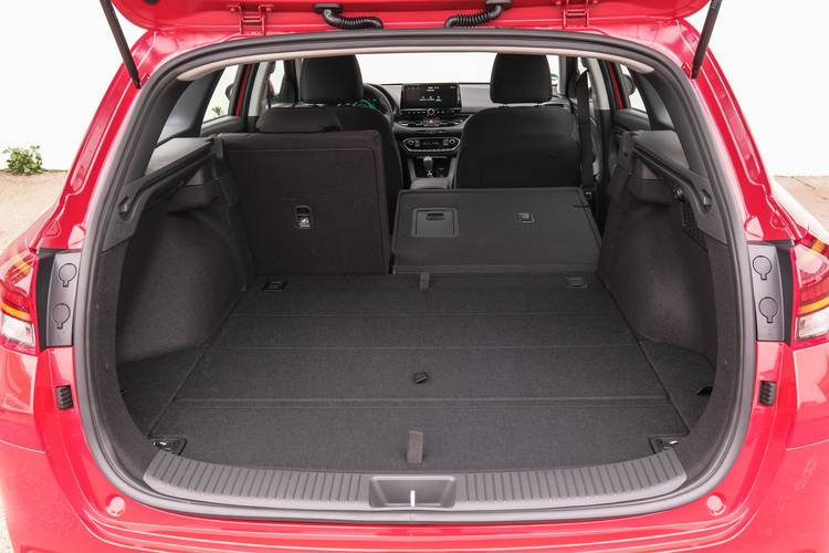 Hyundai i30 PD facelift 2020 kombi wagon bagageruimte tot aan voorstoelen