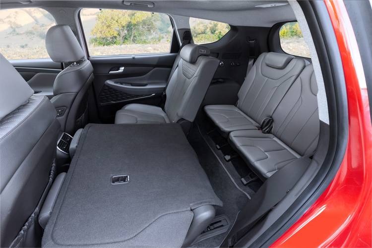 Hyundai Santa Fe TM 2018 plegados los asientos traseros