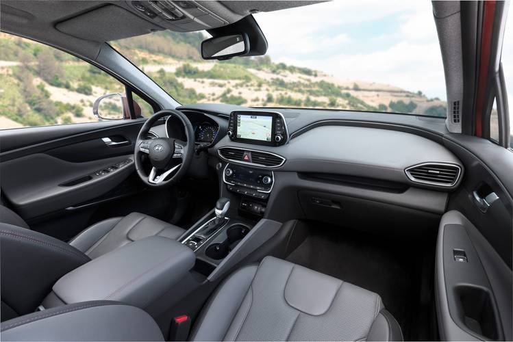 Interno di una Hyundai Santa Fe TM 2019