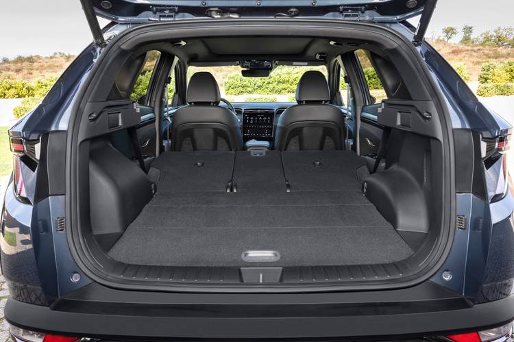 Hyundai Turcson NX4 2020 plegados los asientos traseros