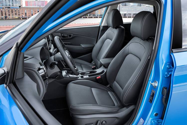 Hyundai Kona Hybrid 2020 asientos delanteros