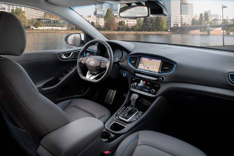 Interno di una Hyundai Ioniq AE 2016