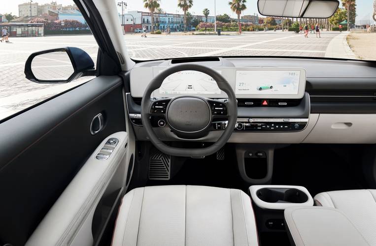 Interno di una Hyundai IONIQ 5 NE 2021