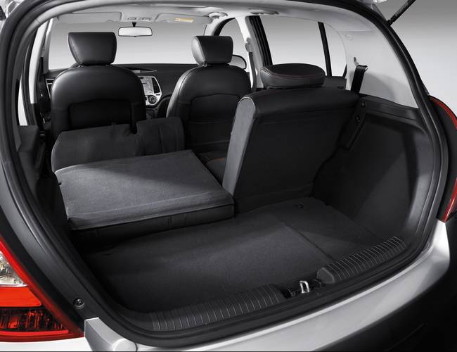 Hyundai i20 2008 rear folding seats