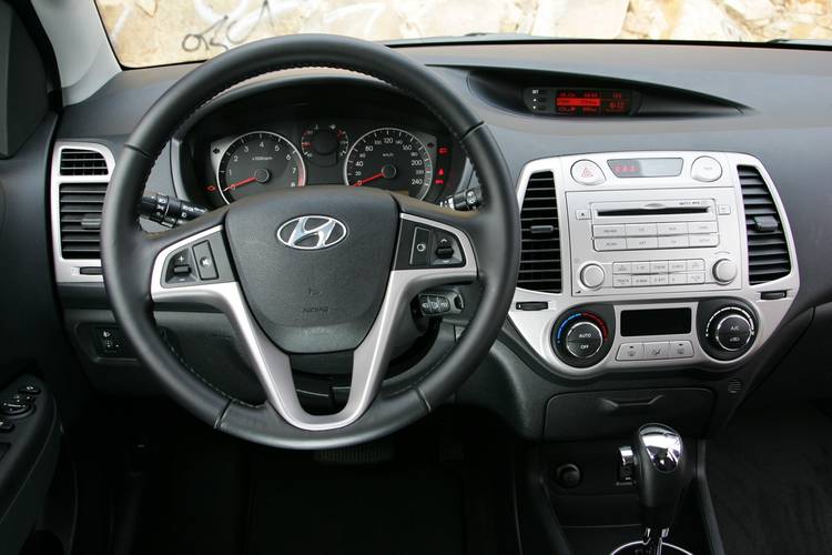 Interno di una Hyundai i20 2008