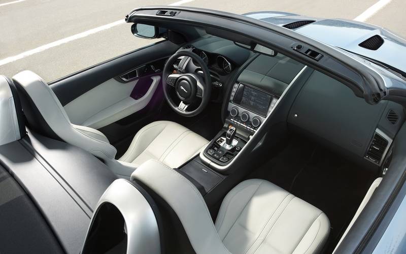 Jaguar F-Type 2013 wnętrze