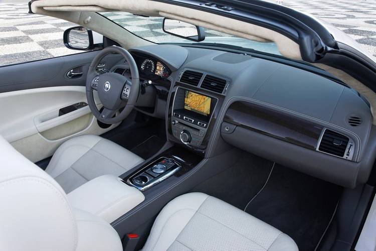 Jaguar XK X150 facelift 2009 Cabrio interiér