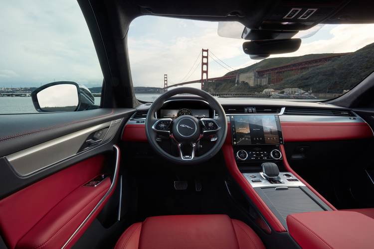 Interno di una Jaguar F-Pace X761 facelift 2021