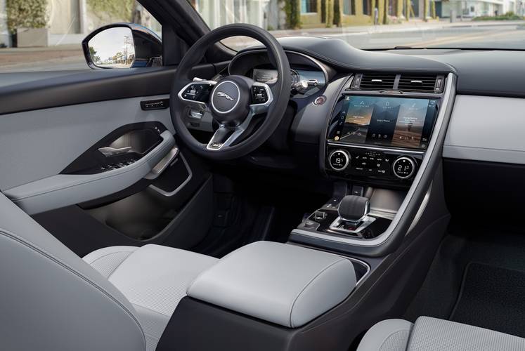 Jaguar E-Pace facelift 2021 interiér