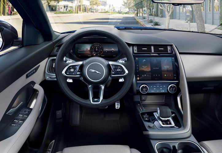 Interno di una Jaguar E-Pace facelift 2020