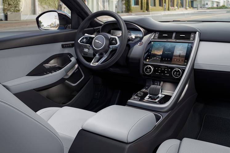 Interno di una Jaguar E-Pace facelift 2021