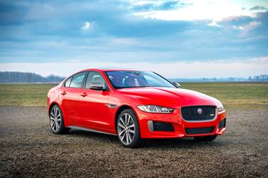 Jaguar XE X760 2018