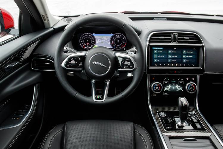 Interno di una Jaguar XE X760 facelift 2018