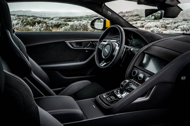 Jaguar F-Type X152 facelift 2020 vorn sitzt
