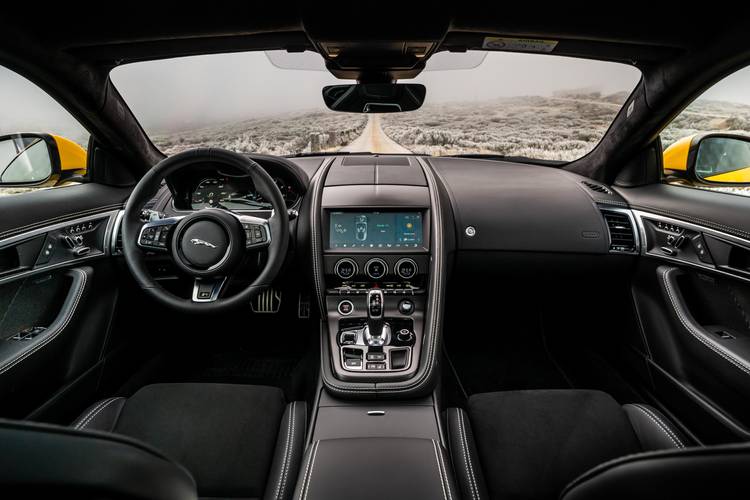 Interno di una Jaguar F-Type X152 facelift 2020
