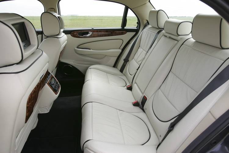 Jaguar XJ X358 facelift 2007 zadní sedadla