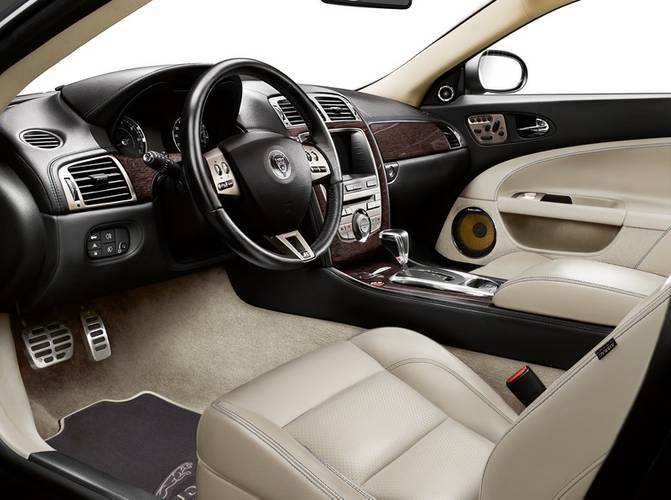 Jaguar XKR X150 2006 interieur