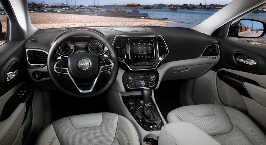 Interno di una Jeep Cherokee KL facelift 2019