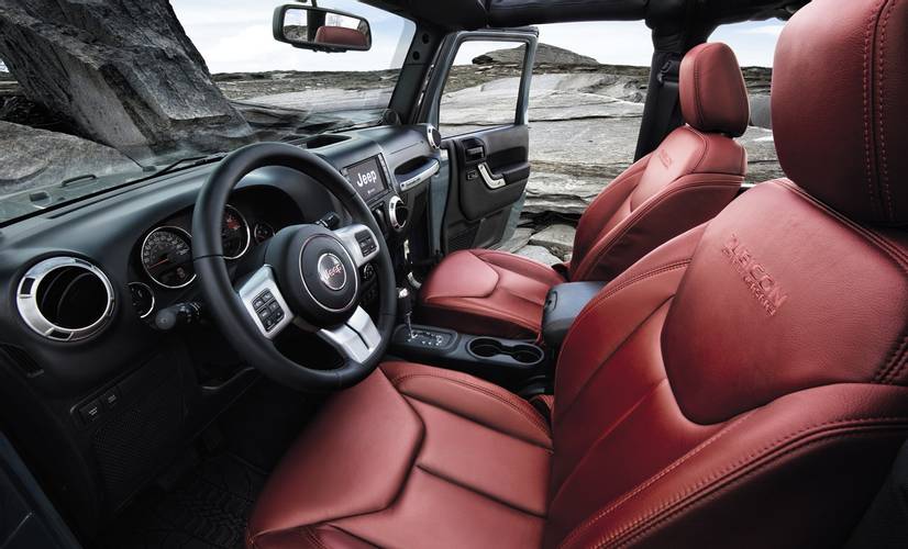 Interno di una Jeep Wrangler JK facelift 2012