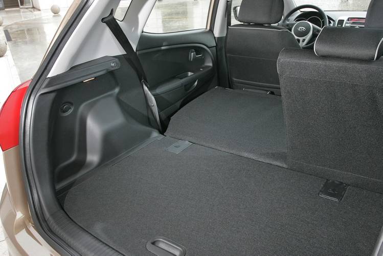 Kia Venga YN 2009 rear folding seats