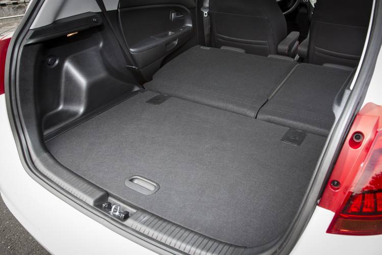 KIa Venga YN facelift 2015 bagageruimte tot aan voorstoelen