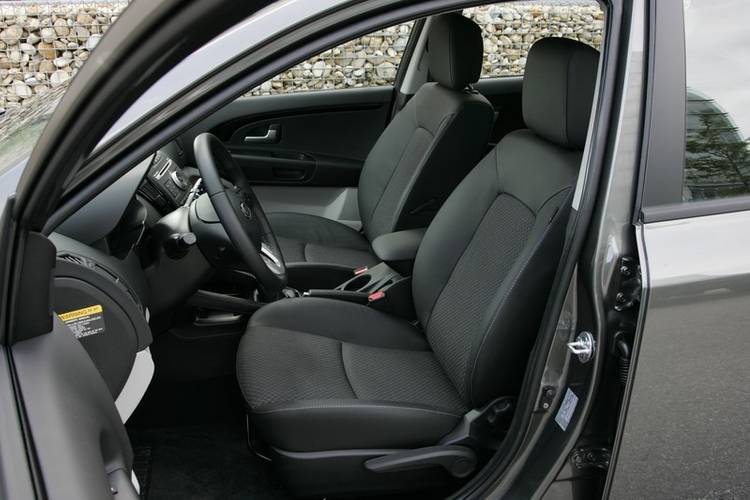 Kia Ceed ED facelift 2010 voorstoelen