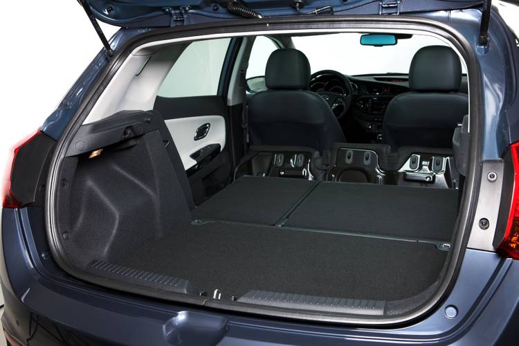 Kia Ceed JD 2012 rear folding seats