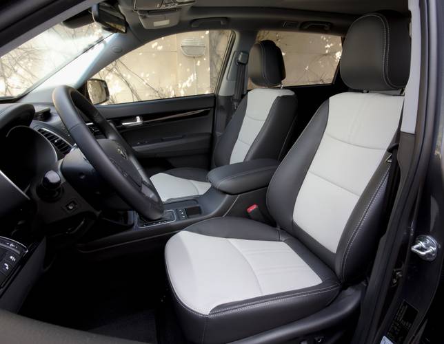 Interno di una Kia Sorento XM facelift 2012