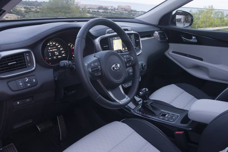 Kia Sorento UM 2015 interior