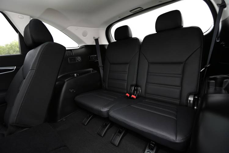 Kia Sorento UM 2015 rear seats