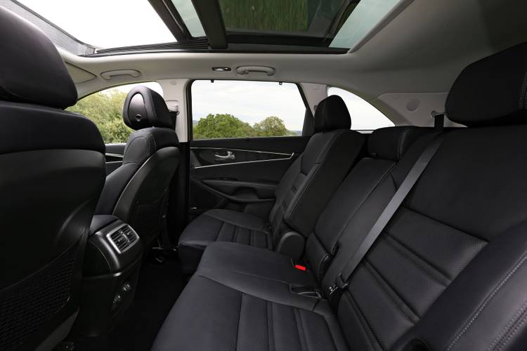 Kia Sorento UM 2016 rear seats