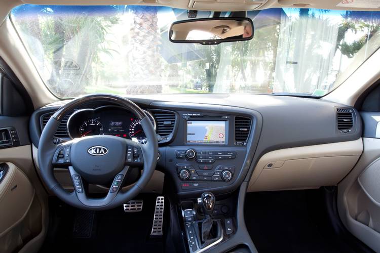 Interno di una Kia Optima JF 2016