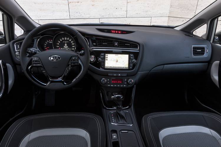 Interno di una Kia Ceed Facelift 2015 JD