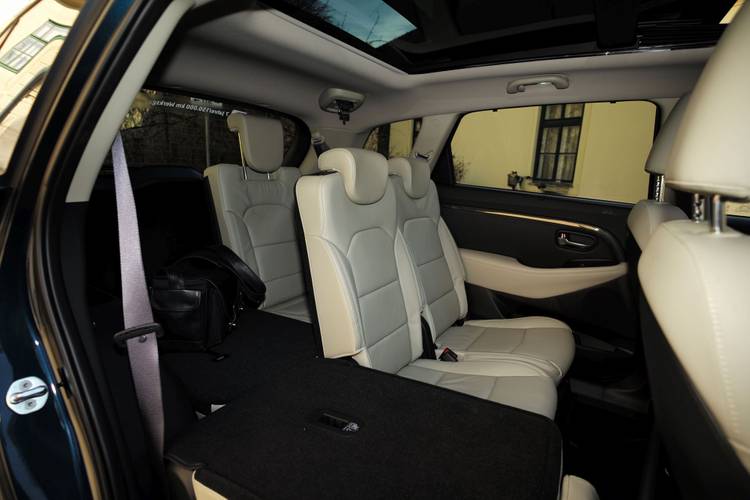 Kia Carens RPPE facelift 2017 sièges arrière rabattus