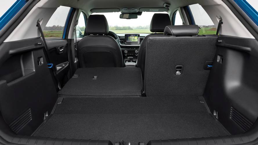 KIa Stronic YB facelift 2021 plegados los asientos traseros