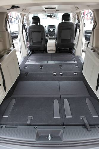 Lancia Voyager 2011 plegados los asientos traseros
