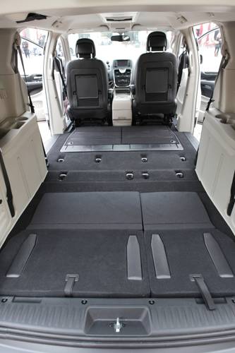 Lancia Voyager 2011 bagageruimte tot aan voorstoelen