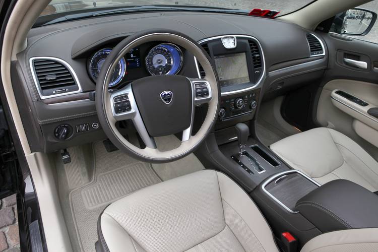 Lancia Thema interior