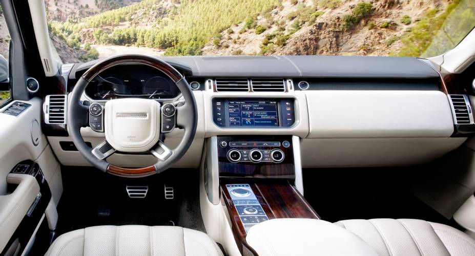 Interno di una Range Rover L405 2013