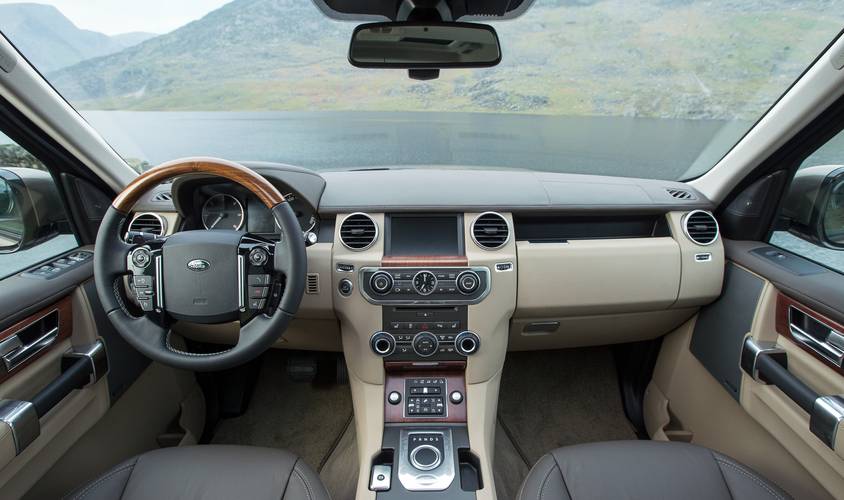 Interno di una Land Rover Discovery 4 L319 facelift 2015