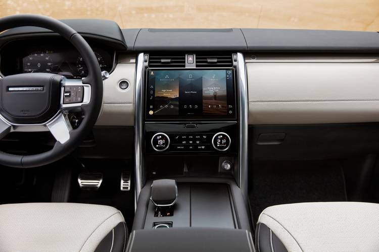 Interno di una Land Rover Discovery L462 facelift 2021