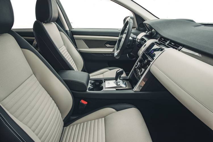 Land Rover Discovery Sport L550 facelift 2020 vorn sitzt