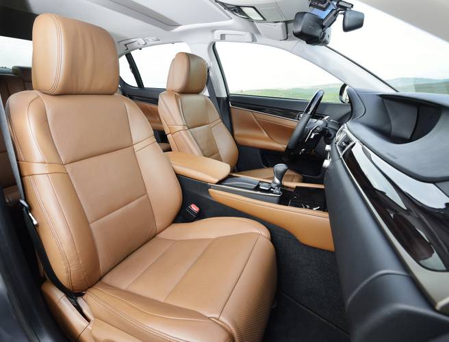 Lexus GS 2011 front seats