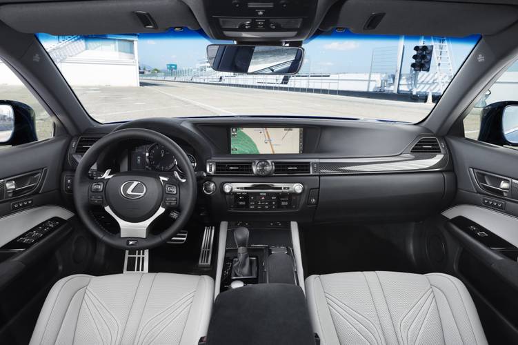 Interno di una Lexus GS 2015 facelift