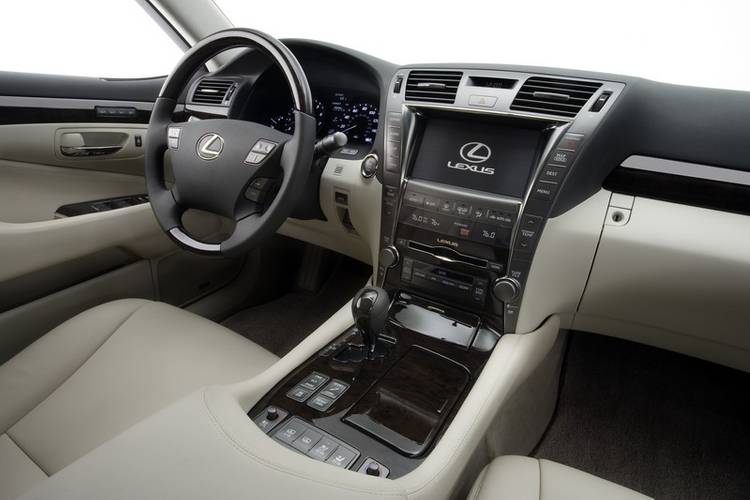 Lexus LS XF40 2006 přední sedadla