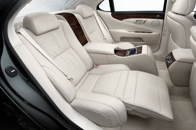 Banquette arrière de la Lexus LS XF40 2007